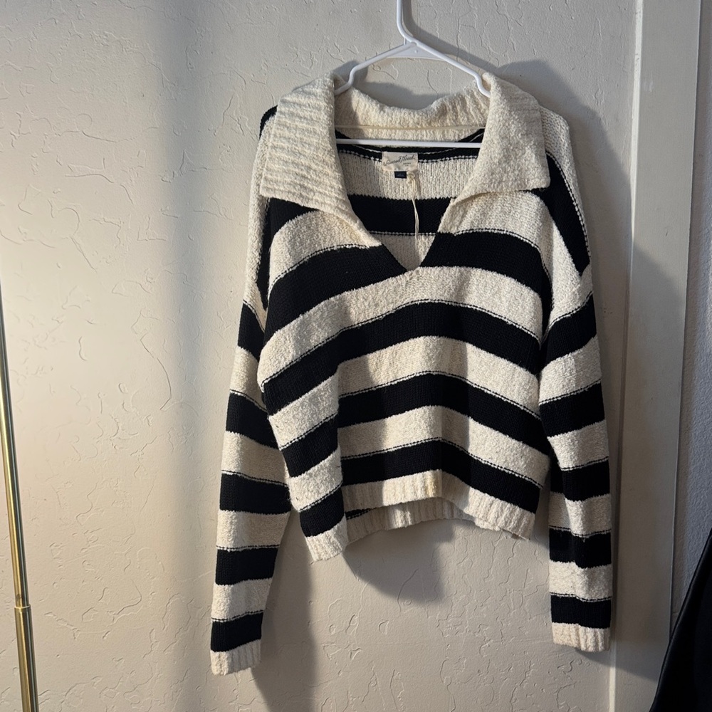 Universal Thread Striped V-Neck Sweater in Black and Cream
